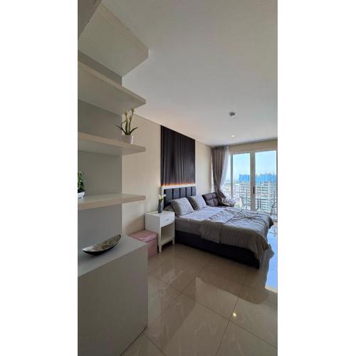 Nagoya Thamrin Apartment High Floor with View