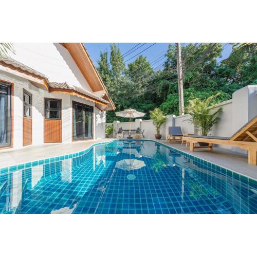 Naiharn Beach Holiday Pool Villa, Rawai
