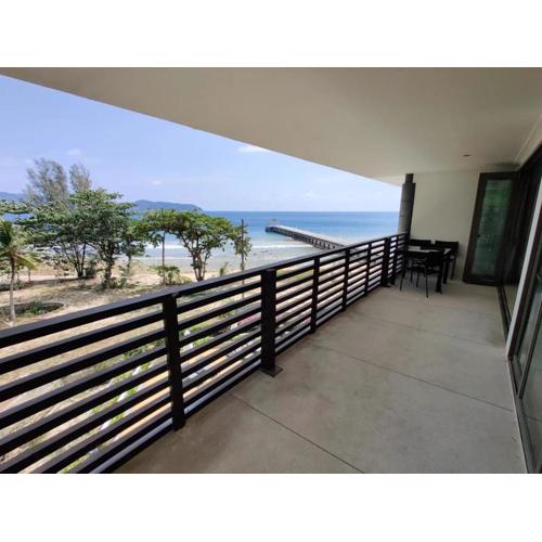 Nakalay Palm by Thaire