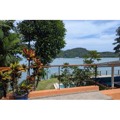 Nambo Villa - Stunning luxury seafront pool villa 4 BR