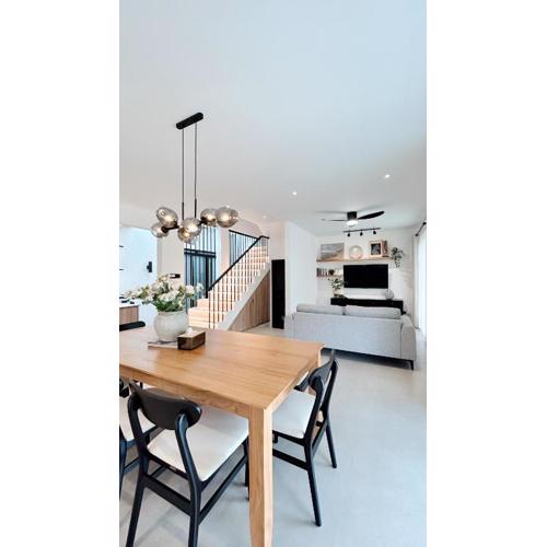 Naomi Nala Villa Bandung