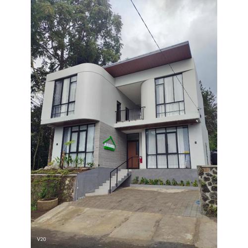 Naomi Villa Tawangmangu