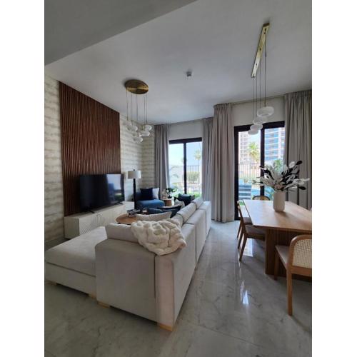 Nasma Luxury Stays - Lakeside Retreat Stylish & Cozy Villa Stay