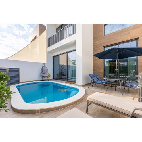 Nasma Luxury Stays - Luxury Seaside Villa with Private Pool By The Sea