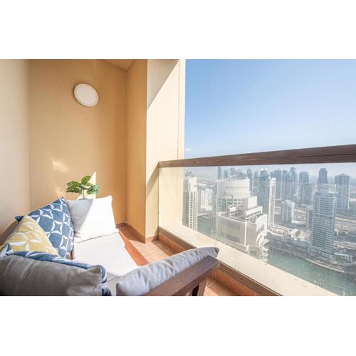 Nasma Luxury Stays- Majestic Marina Views, Lavish 4BR Getaway in JBR
