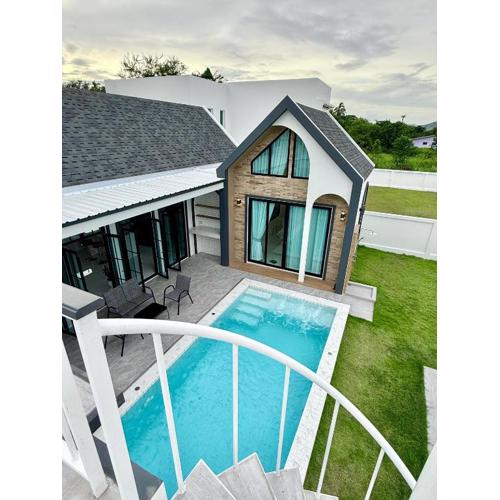 N&C Mountain Pool Villa Huahin