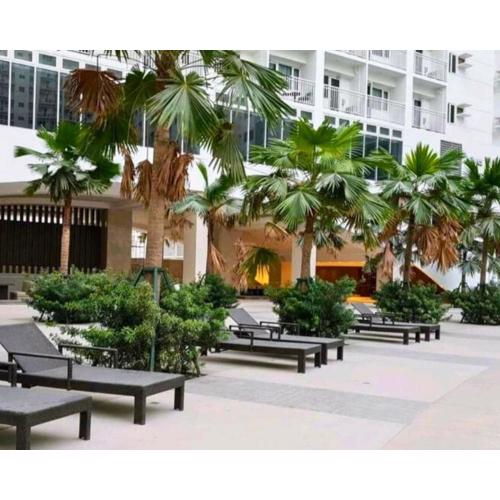 ndulge in opulence on a budget near MOA! Luxuriate in our Deluxe 1 Bedroom Units with stunning views. Enjoy free NETFLIX and an exceptional discount. Book now for a lavish and affordable escape!