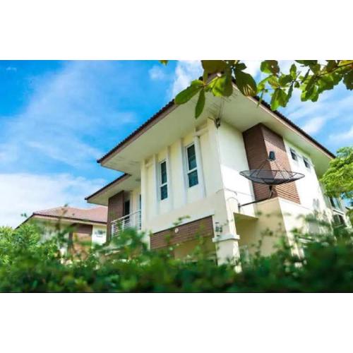 Near airport cozy home