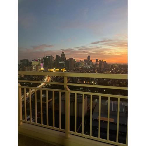 Near Bgc Ortigas 1Br Wi-Fi Netflix balcony skyline