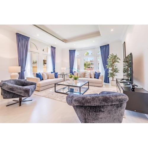 Near the Beach 4BR Villa with Assistant's Room, Minutes Away from the Mall and Monorail, Canal Cove, Palm Jumeirah by Deluxe Holiday Homes