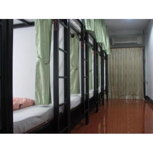 NEAR THE PARK BACKPACK HOUSE