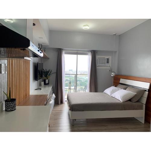 Neat and Cozy Minimalist Studio