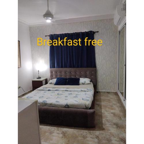 Nely y Pietro share apartment