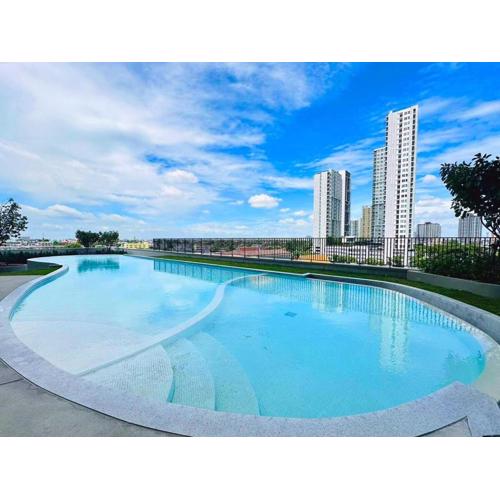 New 1-Bedroom Condo for Rent 0 Meters from BTS Wutthakat