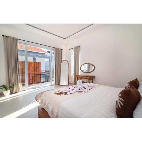 NEW 2 BR Villa in Berawa with Pool 2 min from Beach