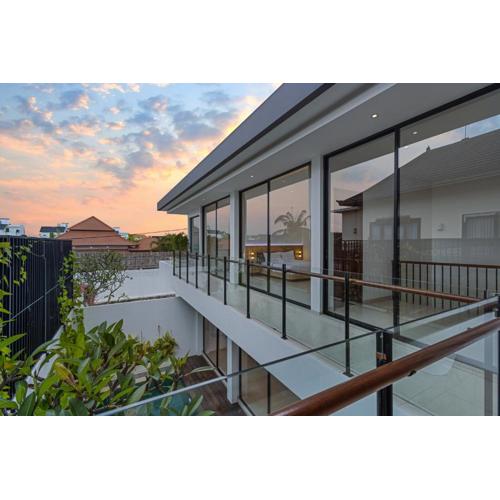 New 3 BR Luxury Villa in Umalas