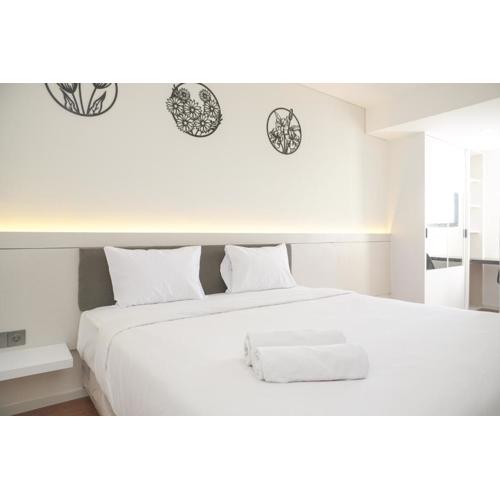 New and Minimalist Stay 2BR at Daan Mogot City Apartment By Travelio