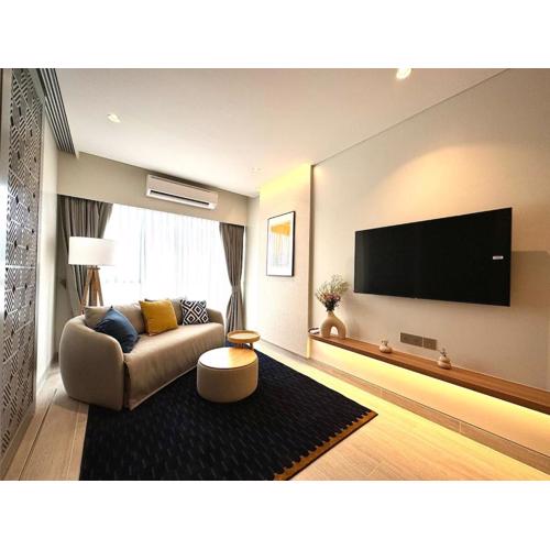 New apartments in a premium Laguna complex by the lake