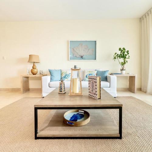 New! Beachfront Lux Condo With Private Jacuzzi