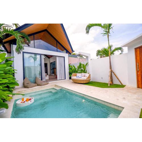 NEW! Beautiful Romantic AC Living Private 1BR Villa With Pool Next To Berawa Canggu