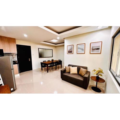 New Big Cozy 3 Bedroom House Blue