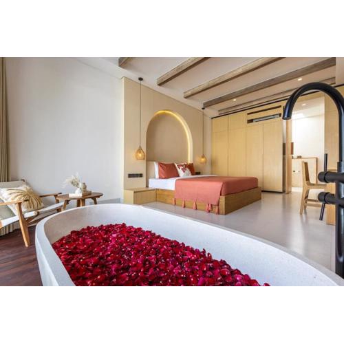 NEW Chic 3BR Villa - Bathtub & Jacuzzi Retreat