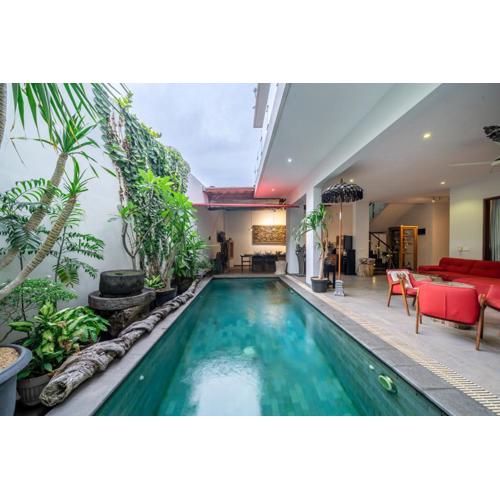 NEW! Comfy 3BR Villa in Canggu with Rooftop Bar & Pool