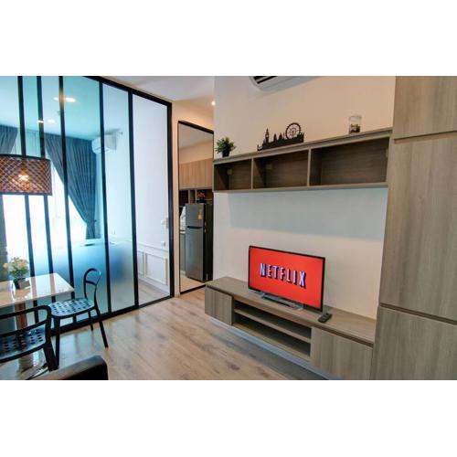 New Condo, Hi-Speed Wi-Fi, Gym Pool, near Lam Sali MRT