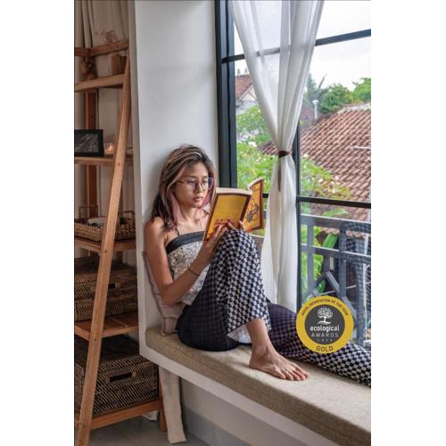 NEW Cozy, smart, flat above Ubud's roofs - Western Standard