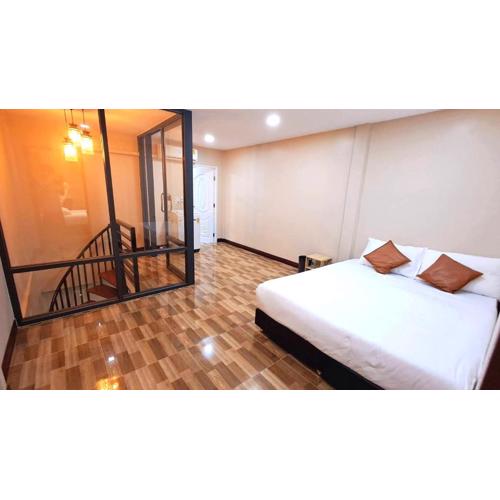 NEW! KG home 3 Bedrooms/ Free Wi-Fi