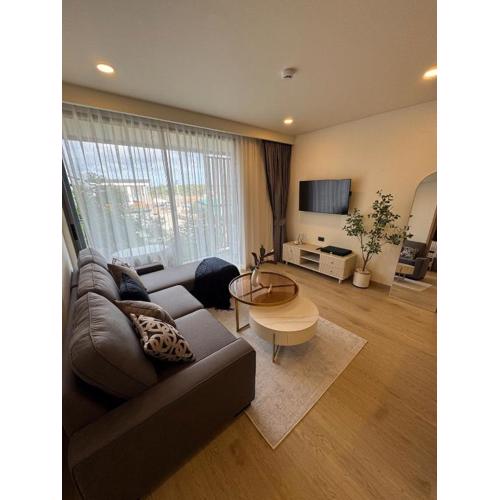 New luxury condo Ozone next to Laguna