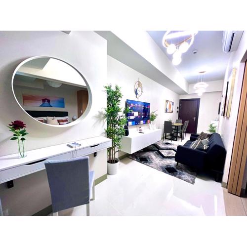 New & Modern Cozy 1BR w/ Balcony@BGC, WiFi 300MBPS
