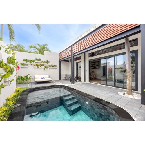 NEW! Modern Industrial-Luxe Romantic 1BR Villa With AC Living and Private Pool For Couple Next To Berawa Canggu