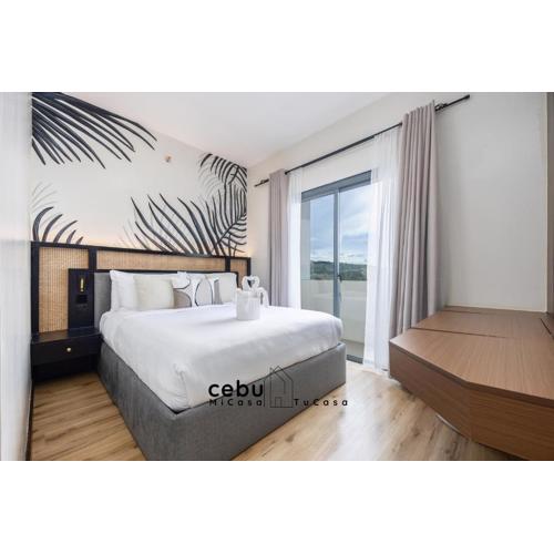 New Modern Pool Front Condo Near IT Park