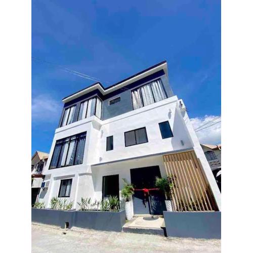 NEW Modern Suite near Beach & Airport