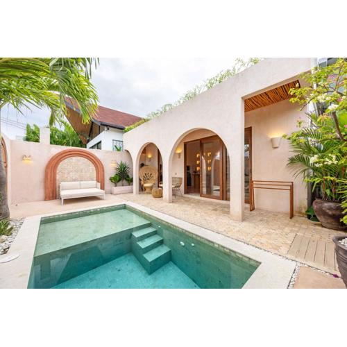 NEW! Pink Romantic 1BR AC Living With Private Pool In Prime Location Next To Berawa Canggu