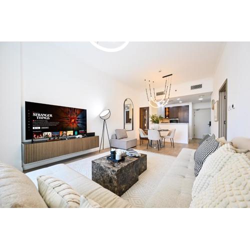 New Renovated Modern 1 Br Dubai Marina