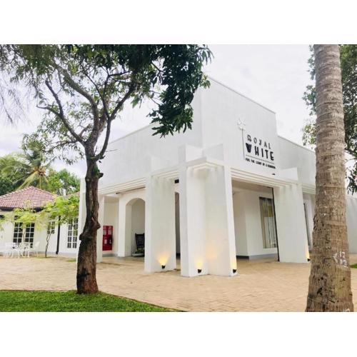 New Royal White Tourist Rest Hotel