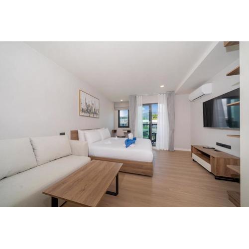 New studio near Boat Avenue by Lofty