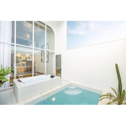 NEW Twin Villas with Cinema - 6 Min to Pandawa Beach