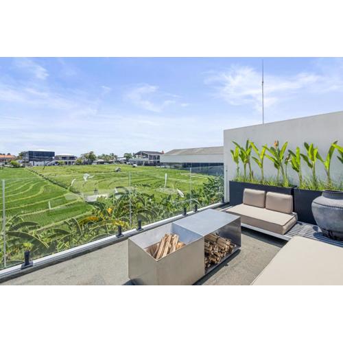 New Villa Vue - 3 BR villa with Rooftop in Berawa