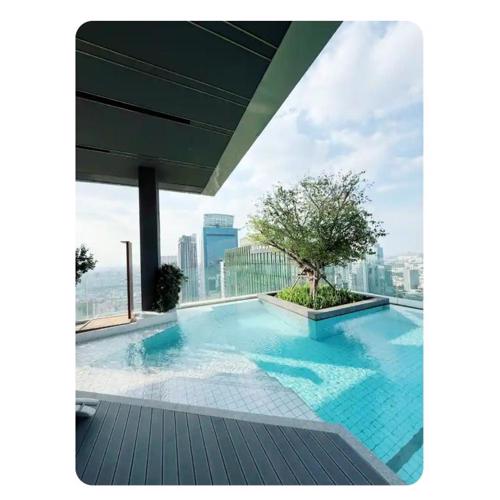 Newly Decorated Condo Near Siam Paragon