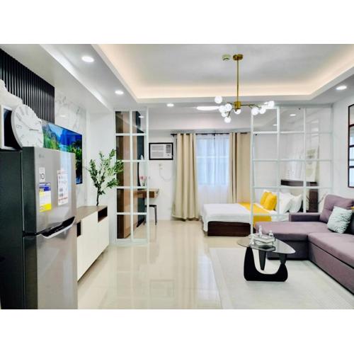 Newly opened near MOA & Airport with PS4 and karaoke