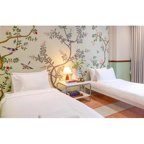 Newly Renovated, 4BR Townhouse , 5min MRT , Group