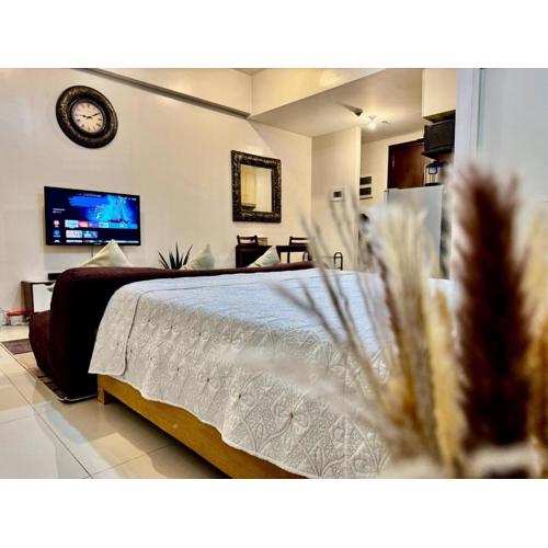 Newport Stay Walk to NAIA T3