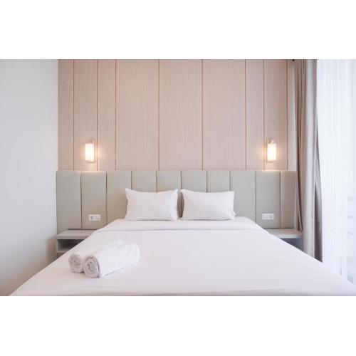 Nice and Comfort 1BR at 25th Floor Samara Suites Apartment By Travelio