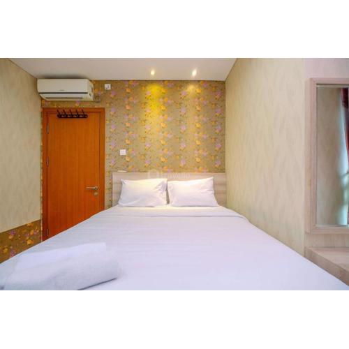 Nice and Comfort 2BR Apartment at Woodland Park Residence By Travelio