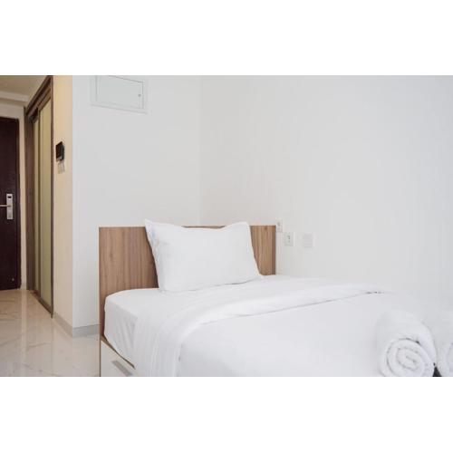 Nice and Comfort Studio Room at Sky House BSD Apartment By Travelio