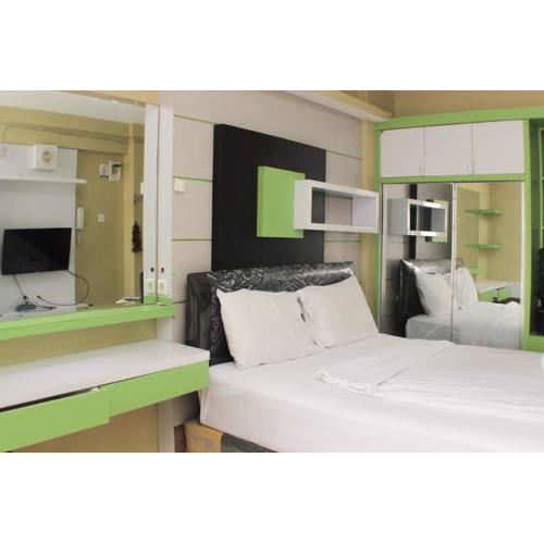 Nice and Comfortable Studio at Bassura City Apartment near Mall By Travelio