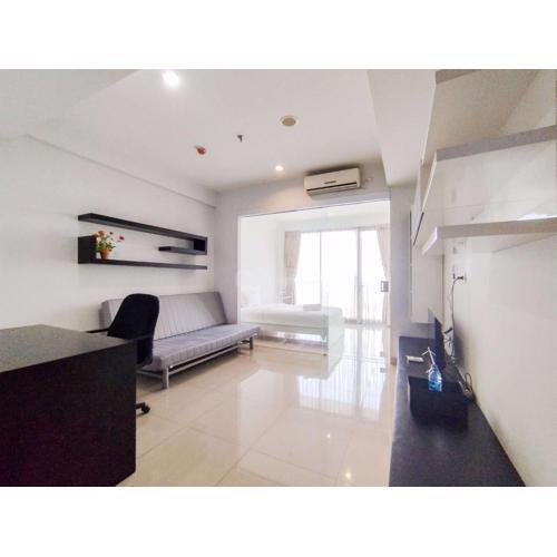 Nice and Comfy 1BR at Dago Suites Apartment By Travelio